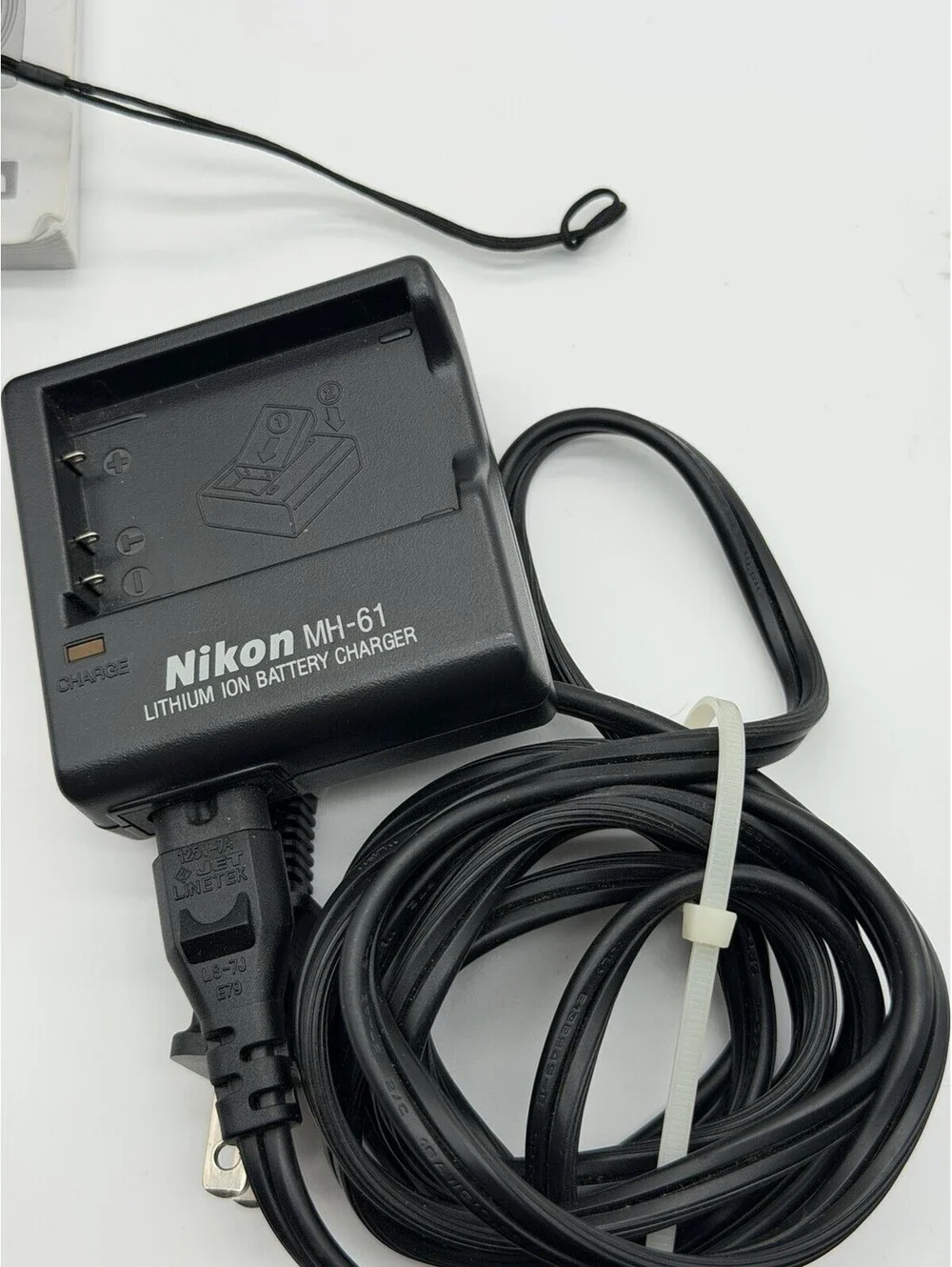 Nikon COOLPIX P90 Digital Camera w/Case, Battery, & Charger (TESTED AND WORKS)